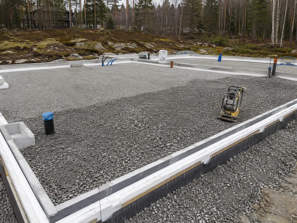 Makadam packas som kapillärbrytande lager under husgrund